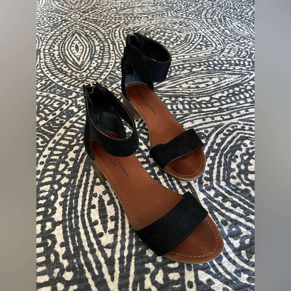 Rock and Candy Black Comfy Tassel Sandals with Zipper - Size 6